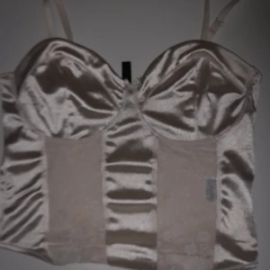 Vit topp - 😶‍🌫️