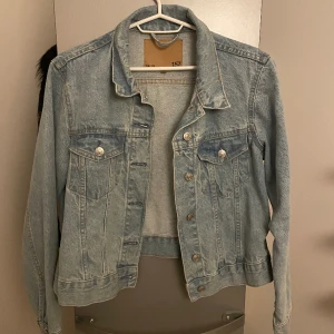Jeansjacka  - Jeansjacka från lager 157 i storlek S.  Sparsamt använd.