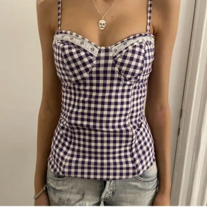 Rutig korsettopp - Så fin rutig korsettopp💓den knyts i ryggen så passar de flesta storlekar!