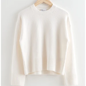 &other stories stickad tröja  - Super skön stickad tröja från other stories! Använd men fint skick 