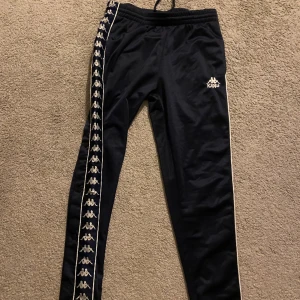 Kappa trackpants - Trackpants från kappa. Storlek M men mer som S. Fint skick!