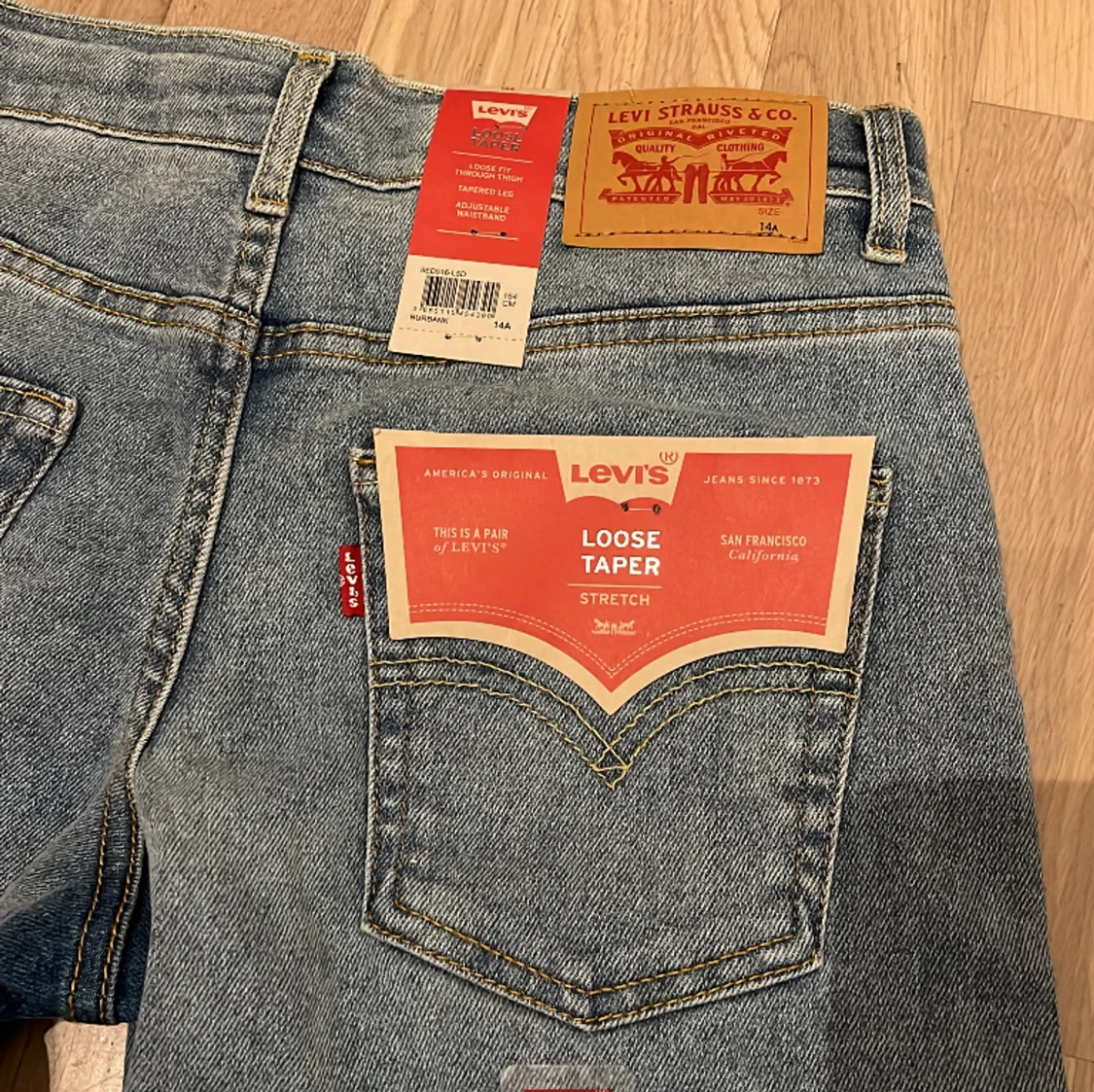 Nya LEVI’S jeans Loose taper 164 - 90