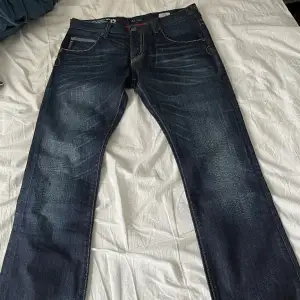 Armani jeans Slim fit  Storlek: S Skick: 8/10 Köpta för 3500kr 