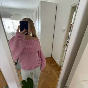 Stickad rosa tröja💗💓 - Superfin rosa tröja som är i princip ny, använt en enda gång💓kommer tyvärr inte till användning, nypris 499 kr, säljs inte längre