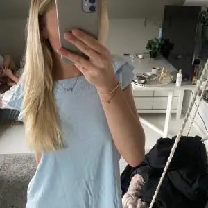 Jätte fin T-shirt från zara perfekt till sommaren💞💞slutsåld och oanvänd 