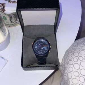 Champion klocka - Champion klocka använd fåtal gånger  möts upp i sthlm box och extra del medföljer