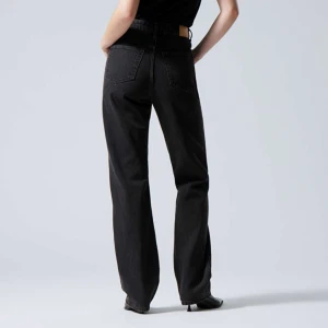 Weekday Rowe Jeans - Knappt använd, samma modell fast i gråa som visas i tredje bilden💓 Pris kan diskuteras☺️