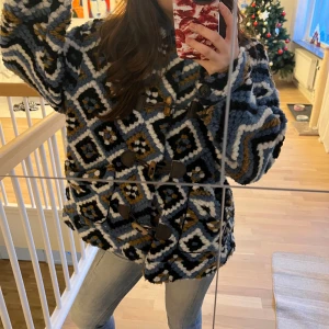 Mysig vinterjacka🪩🪩 - Fin, oanvänd vinter jacka från zara!! I storlek s🩵🩵🩵