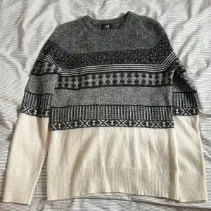 Stickad tröja i Ull från H&M. Storlek S. True to size! Inga skador eller fläckar