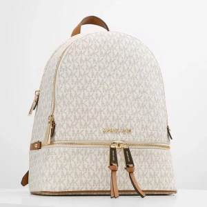 Michael kors ryggsäck - skit snygg Michael kors ryggsäck med guld detaljer🌟 nypris 5000⚡️