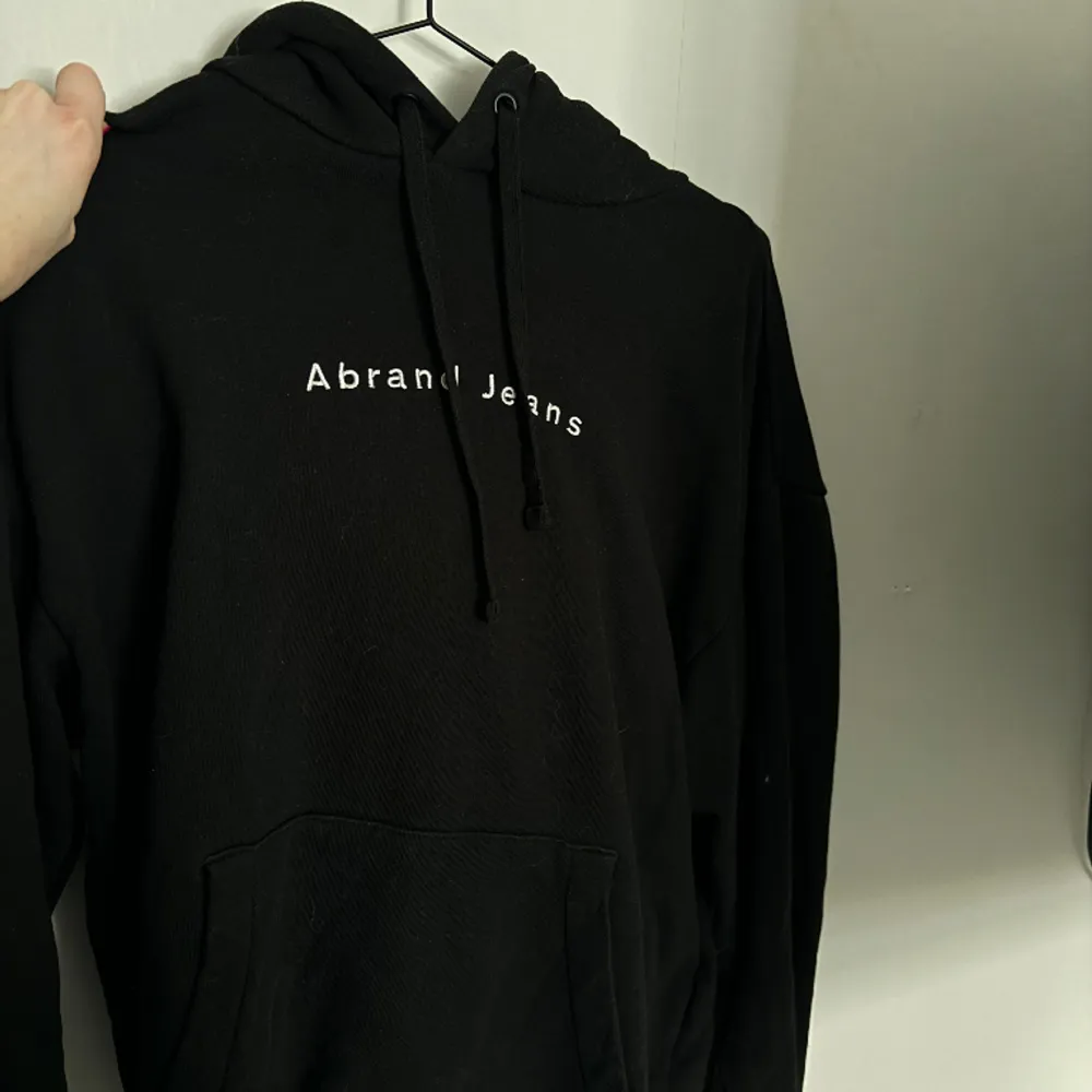  hoodie ifrån abrand jeanse i nyskick . Hoodies.