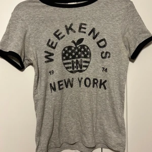 T-shirt med tryck  - Bra skick men används inte