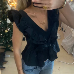 Topp - SUPER snygg volang topp❣️❣️