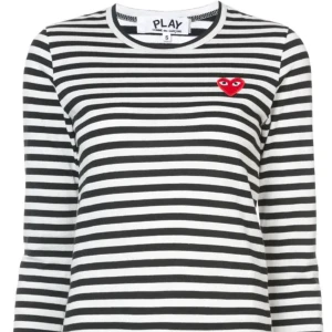 comme des garçons tröja - Den kända märkeströjan play från comme desgarçons! Köpt för 1250 kr Säljer den för 300! Pris går att diskutera 