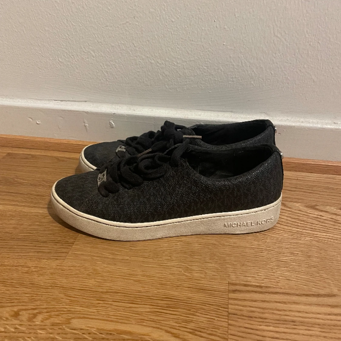 Sneakers från Michael Kors  - 91