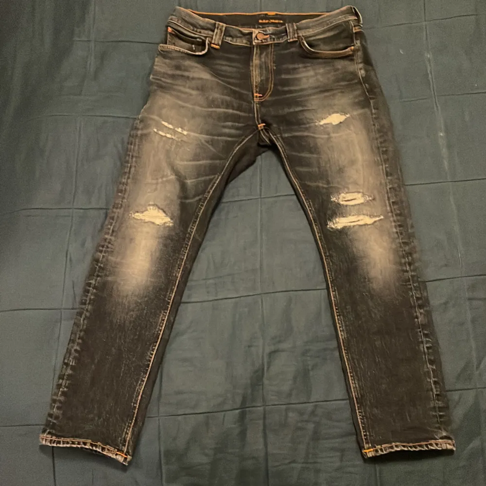 Tja, säljer dessa feta nudie jeans me ett bra pris, nypris 1500kr.. Jeans & Byxor.