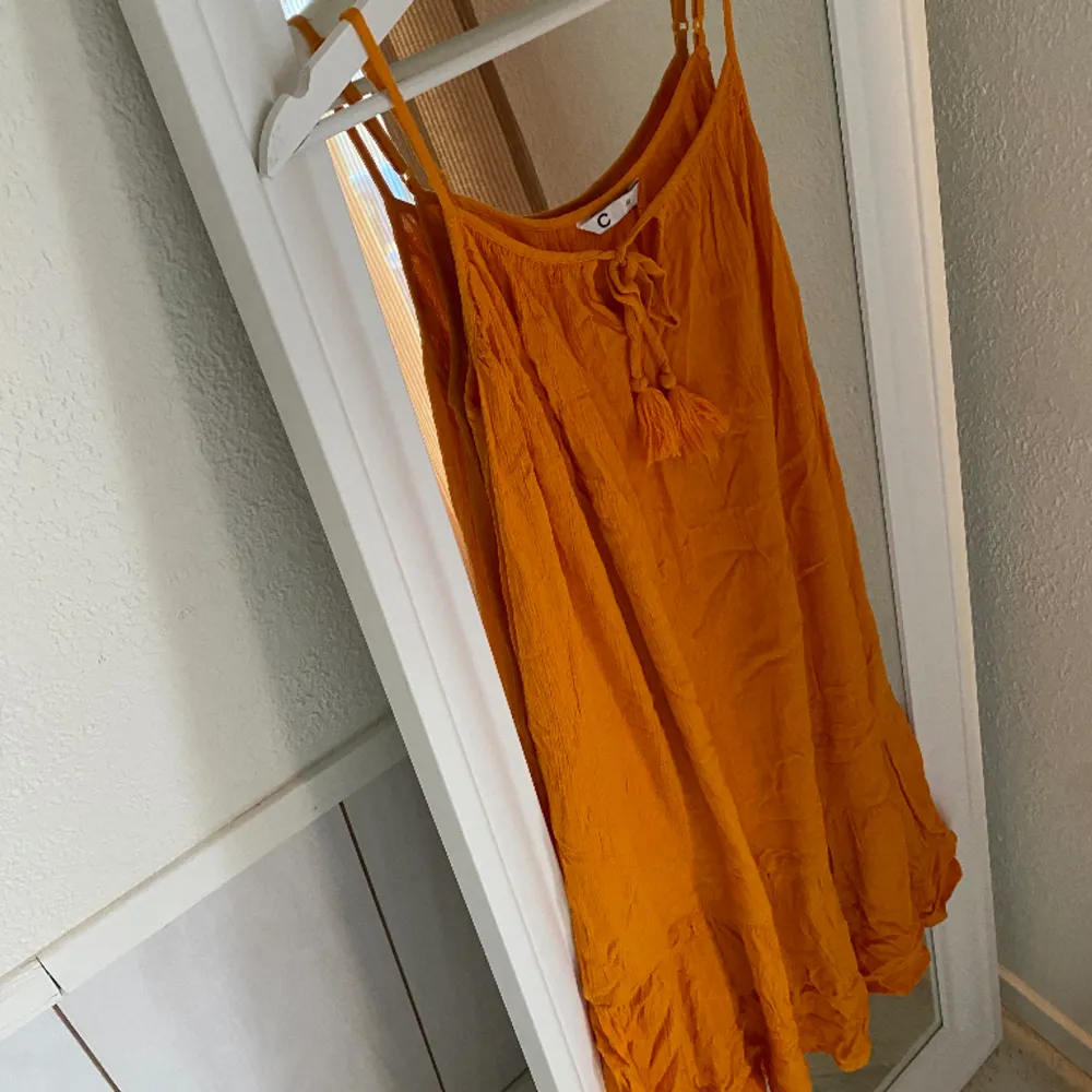 Fin orange klänning 🧡. Klänningar.