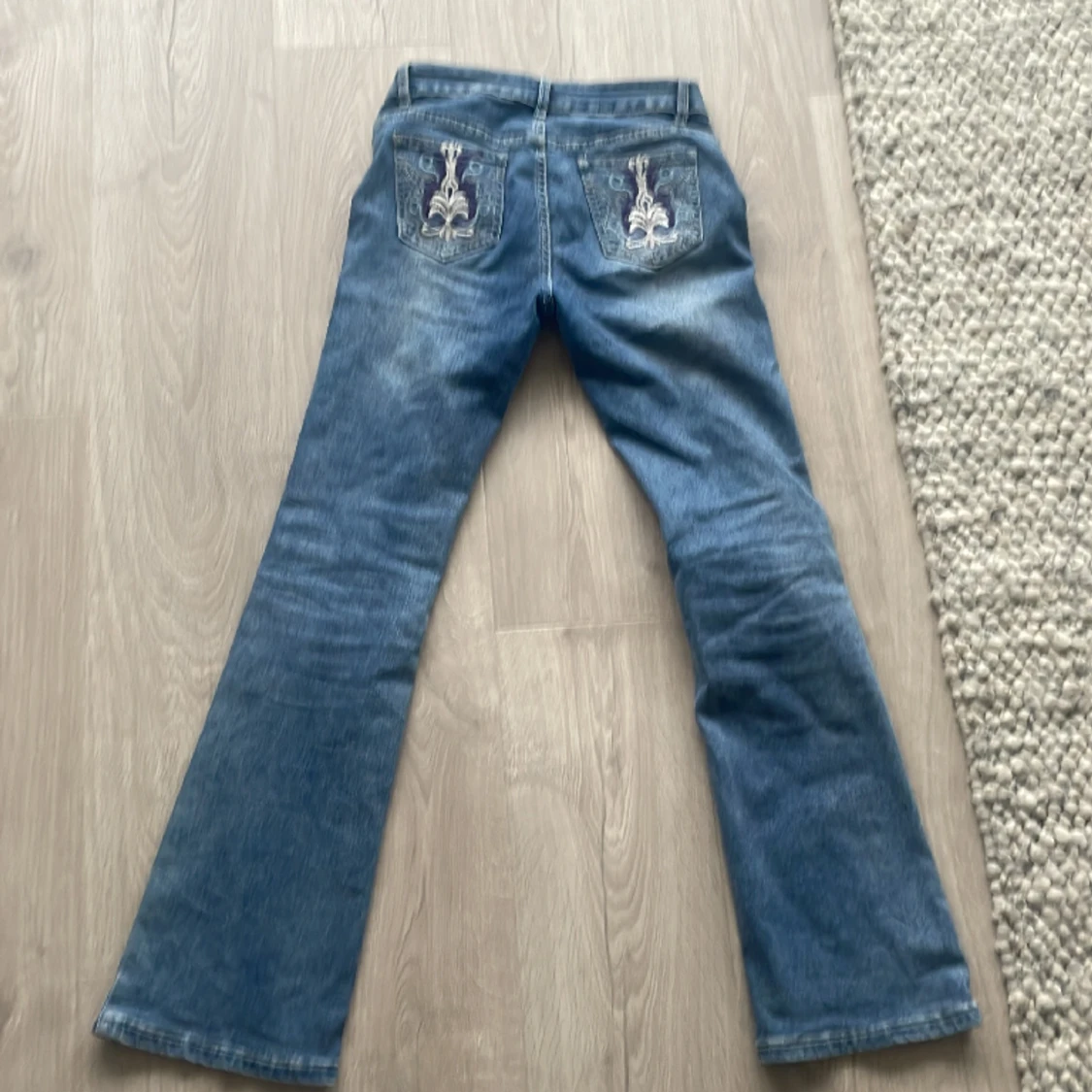 Snygga lågmidjade flare jeans - 90