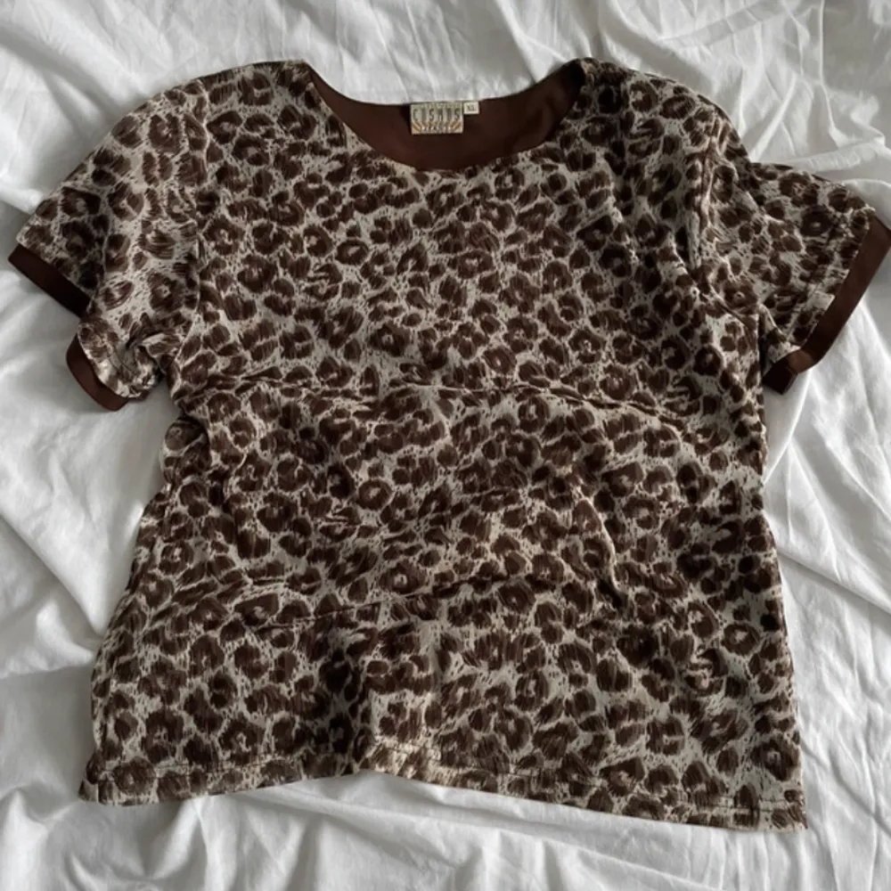 Superfin leopard tröja🥰 Står XL på lappen men passar S/M bättre⭐️. Toppar.