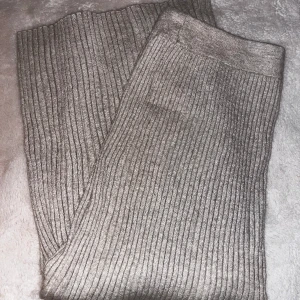 Lindex - Stickad lång bodycon kjol ifrån Lindex i strl S, nyskick 🤍