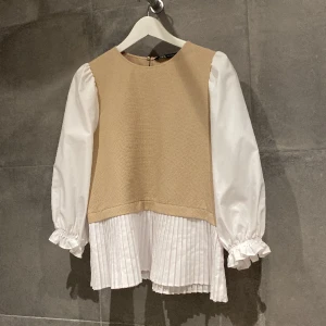 Skjortblus Zara - Skjortblus med plissering från Zara. Sparsamt använd. Hittar inget att anmärka på!
