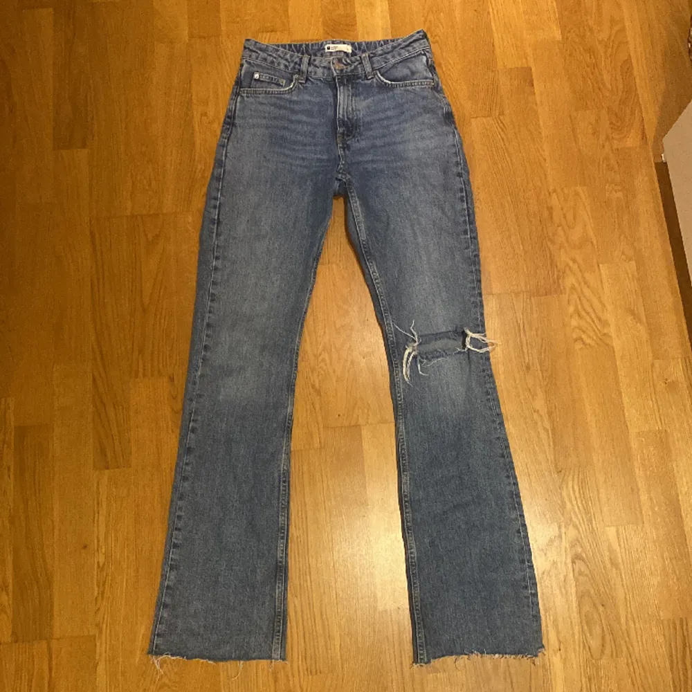 Super fina jeans från Gina tricot i storlek 34 full lenght I super bra skick . Jeans & Byxor.
