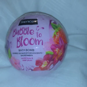 Bubble to bloom badbomb - Det är en av mina favorit badbombs märken så jag vill att ni också ska testa den 