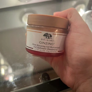 Orgins ginzing moisturizer  - Glow-boosting dagkräm helt oanvänd, säljer då den inte kommer till användning original pris 310 säljer för 200 men kan sälja billigare vid snabb affär 