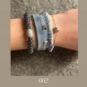 Armbandet är 19cm, väldigt unikt med sin stil. Detta armbandet kommer få din outfit att sticka ut.  🪩