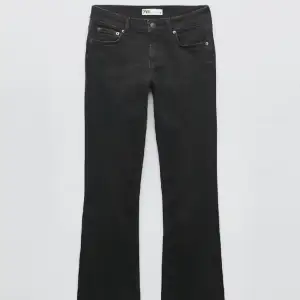 Lägger ut igen på grund av oseriös köpare! Säljer dessa low rise bootcut/flare jeans från Zara på grund av att jag aldrig använder dom! Dom är väldigt nya och använda ca 2 gånger!💕