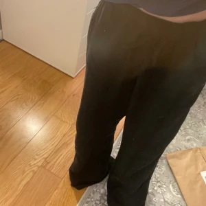 linnebyxor  - säljer mina svarta linnebyxor från lager157 då de är för långa och stora på mig, de är i storlek S och endast testade❤️