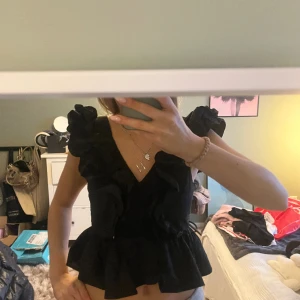 Volang topp - Såå fin volang topp!! Jätte bra skick❤️