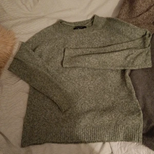 Grön stickad tröja  - Bra skick och inga defekter💕