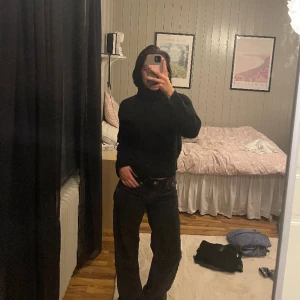 Stickad tröja - Säljer super fin stickad svart tröja!💕 knappt använd!