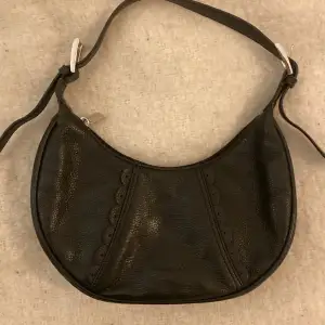 Snygg handväska från vezzano som inte längre kommer till användning