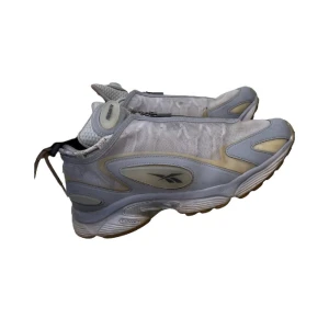 Misbhv x Reebok daytona dmx white/gray - Använt skick. Tecken på användning finns. Men även mycket kvar att ge! Storlek 40 EU