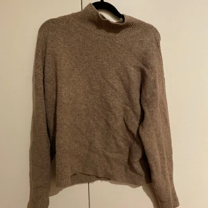 Tröja från hm - Gullig tröja från hm som är bra på vintern eller hösten i bra skick