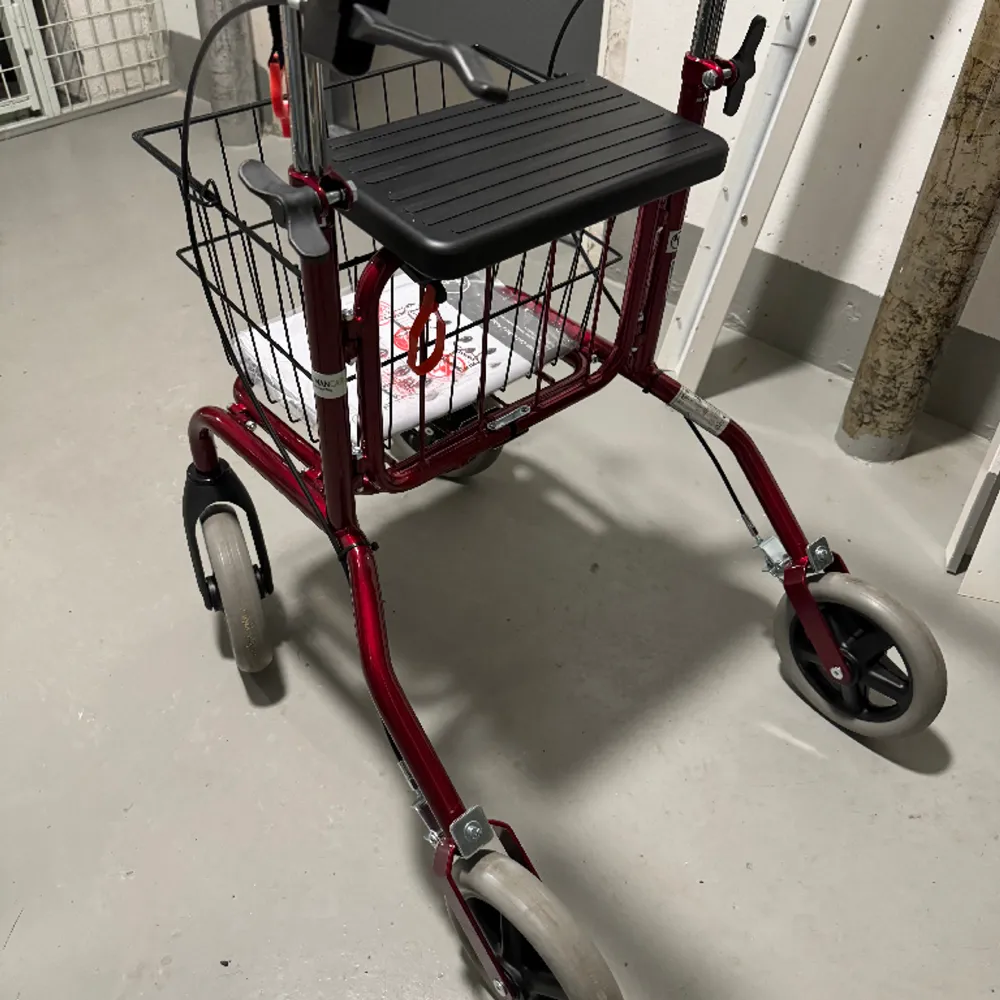 Helt ny rollator för enbart 500kr ♥️Gäller enbart upphämtning i Göteborg . Övrigt.