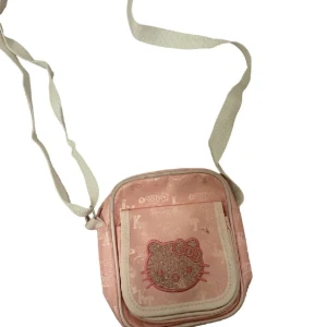 Hellokitty  - Säljer min fina Hellokitty väska 