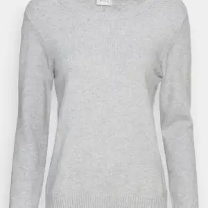 Säljer min gråa vila tröja som ej går till användning, tryck på köp nu!❤️❤️pris kan diskuteras❤️
