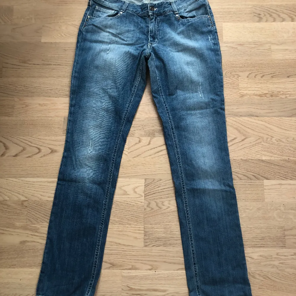 Tjej jeans storlek 29/32. Fint skick.. Jeans & Byxor.