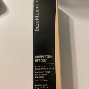 BareMinerals Foundation Stick - Endast testad på rena händer. Aldrig använd som man kan se på sista bilden. Den har mycket produkt. Foundation sticket är i färgen Vanilla 02. 