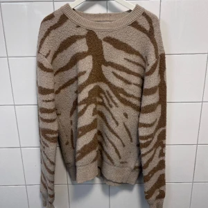 Tiger of sweden crewneck - Cond 7/10  Storlek L  Nypris 2000