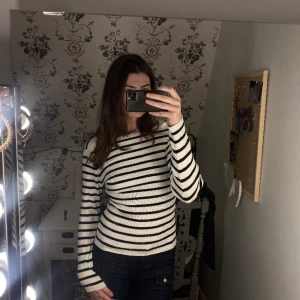 Tröja  - Super söt randig tröja, använd fåtal gånger 💕