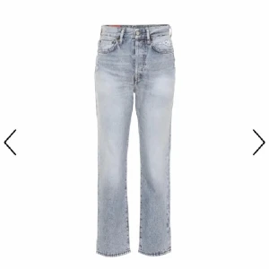 Acne jeans  - Säljer ett par acne jeans i nyskick. Använda endast 2 gånger💕Säljer mina acne blåkonst jeans! Aldrig använda som nya! ”Mece light blue trash” heter modellen. 
