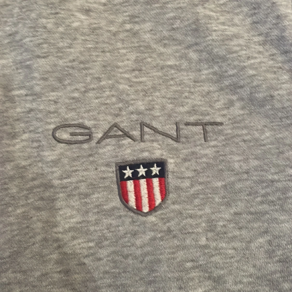 En grå gant hoodie  - 90