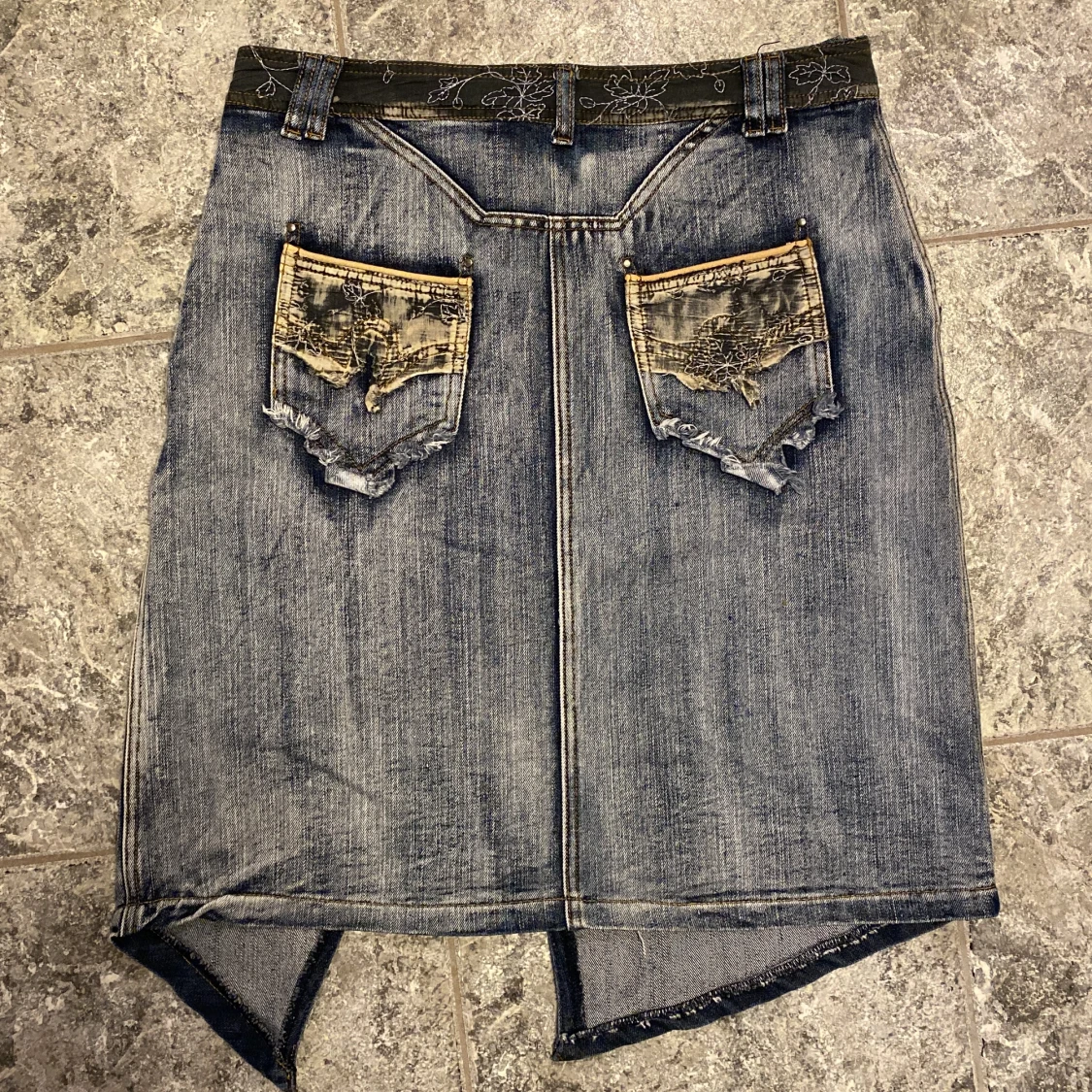 Asymmetrisk jeanskjol - 90