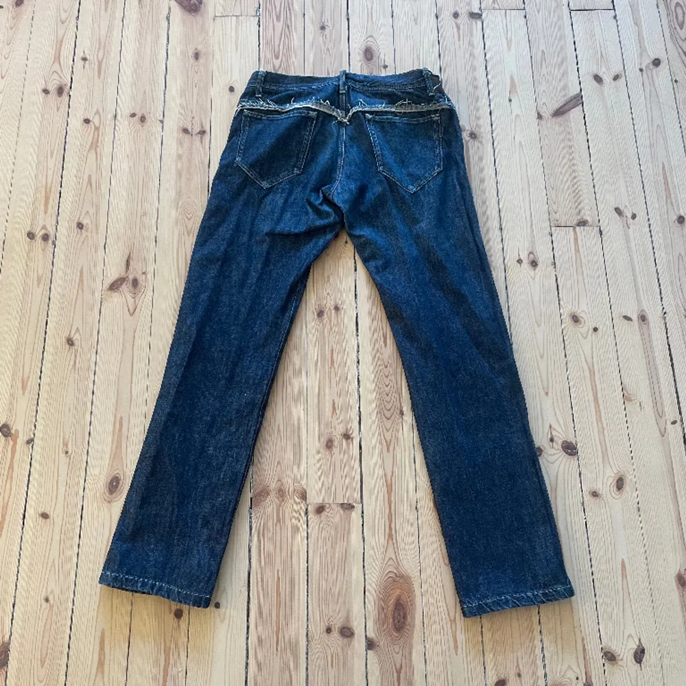 Jeans från Yohji Yamamotos märke Y’s for men. Skitsnygga detaljer!! Sitter som en 32x32 ungefär. Jeans & Byxor.
