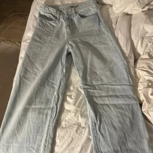 Blåa jeans - Blåa wide jeans Strl xs Bra skick Köparen står för frakten 