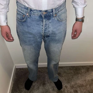 Weekday jeans space  - Weekday jeans i storlek 31/32. Jag är 185 och de sitter bra. Skick 10/10 använda någon enstaka gång. Kontakta vid fler frågor och funderingar eller för fler bilder.